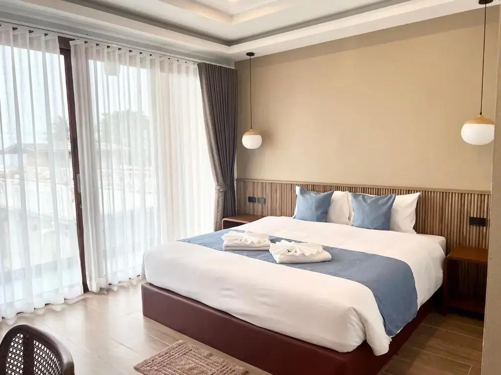 Deluxe Double room with pool view (full double bed)