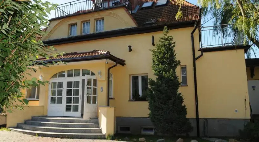 Willa Zlota Plaza
