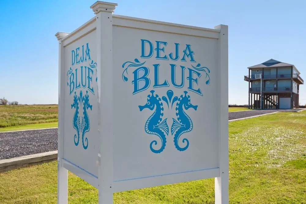 Deja Blue 5 Bedroom Home by RedAwning