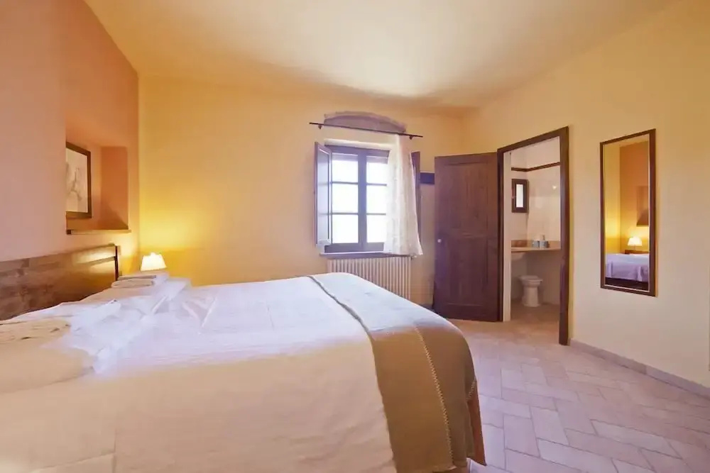 Classic Double room (full double bed)