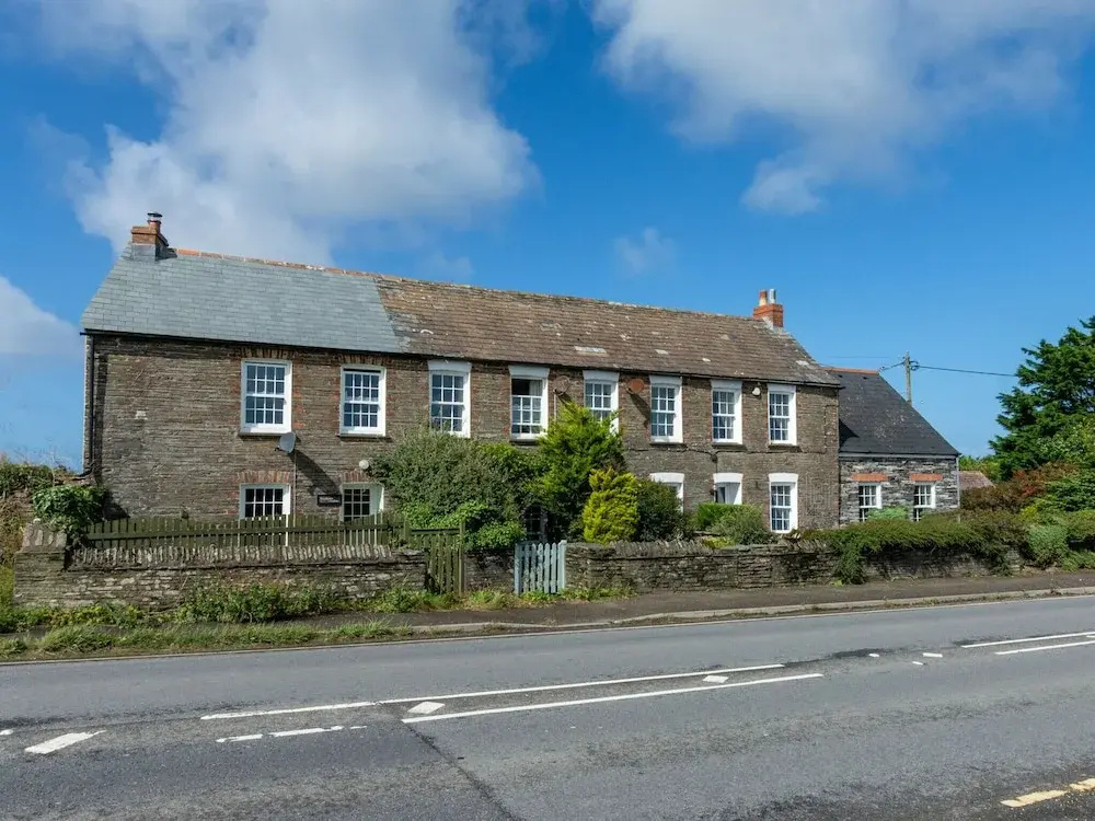 Beautiful Holiday Home in Wadebridge With a Fireplace in the Bedroom and a Lovely Garden
