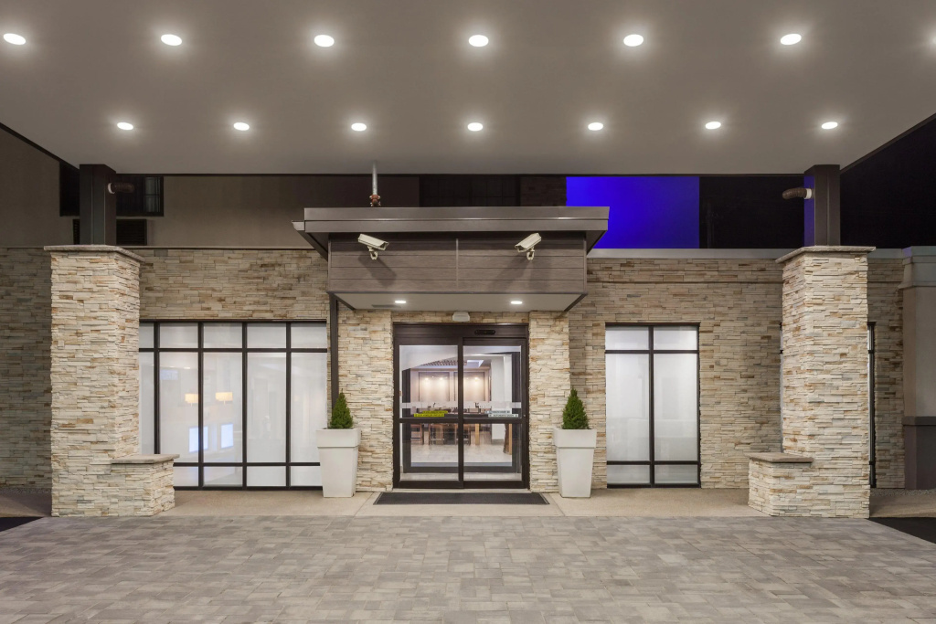 Lobby & Reception