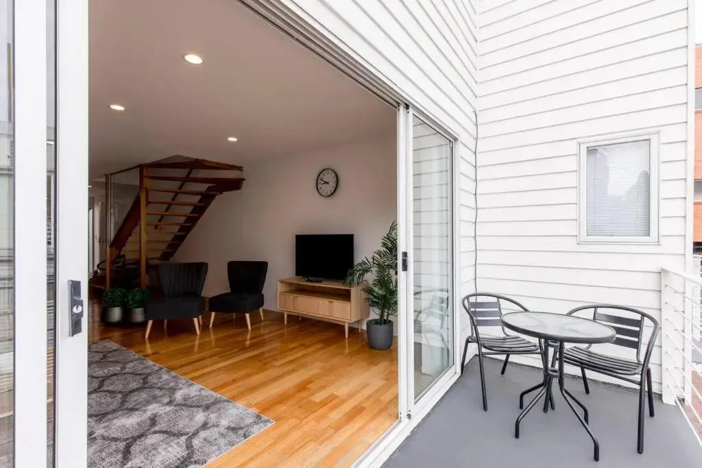 Chic Hobart Townhouse sleeps 9 - perfect location