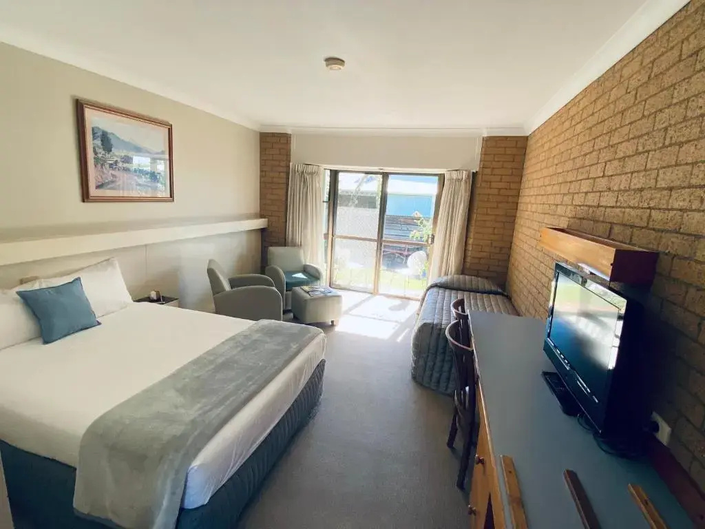 Deluxe Double room (full double bed)