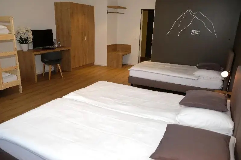 Tailormade Hotel STANS SÜD - Chambres