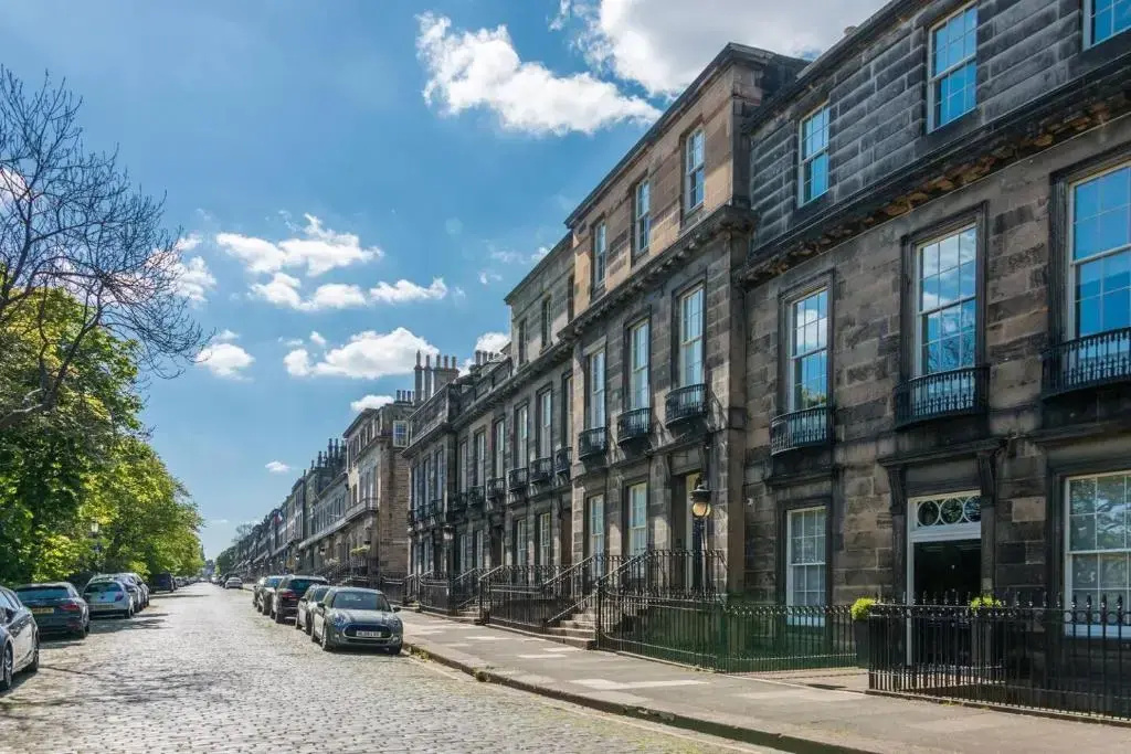 ALTIDO Luxury Apart for 6 with Patio in City Centre