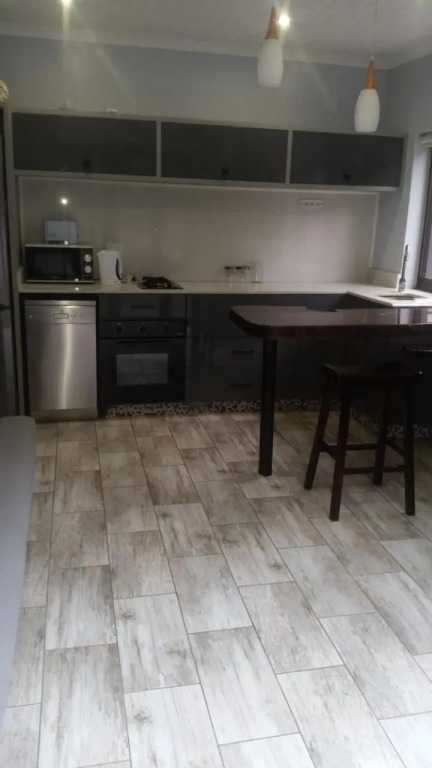 Отель Guest house on Gillian Unit 1, фото 2