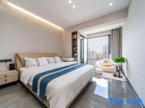 Suite with lake view