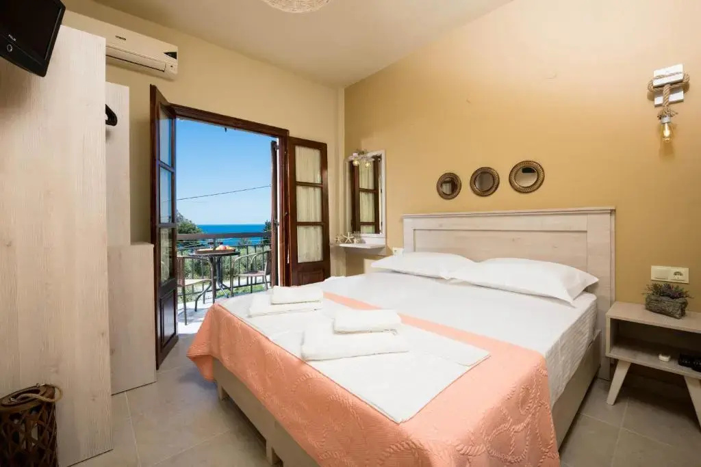 Standard Double room with balcony (full double bed)