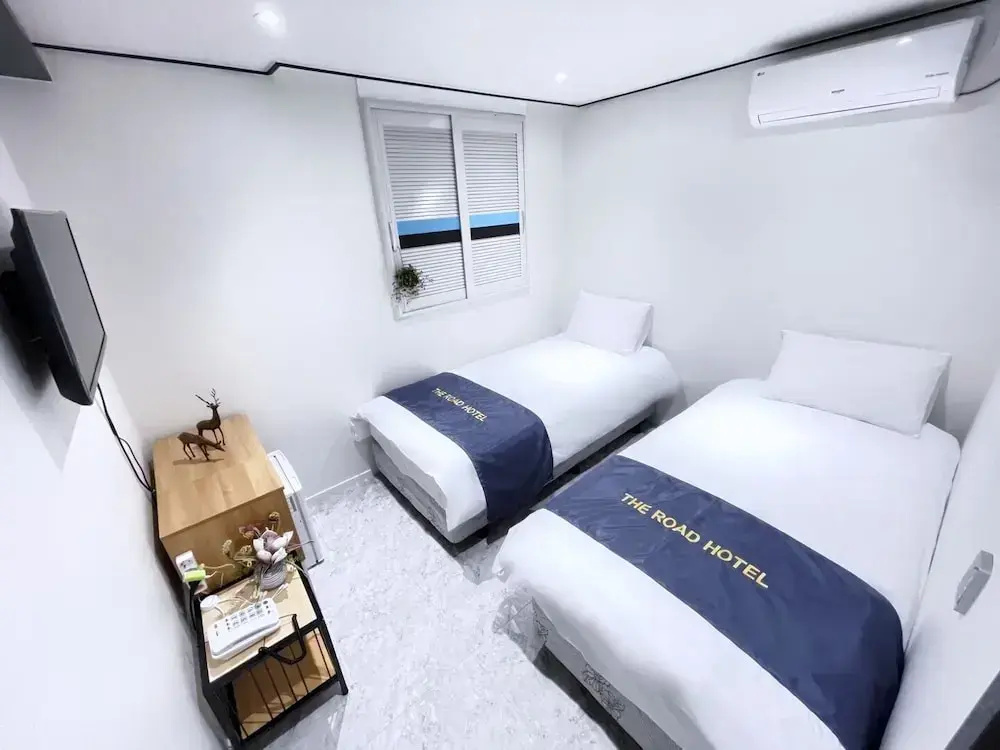 Economy Double room (twin beds)