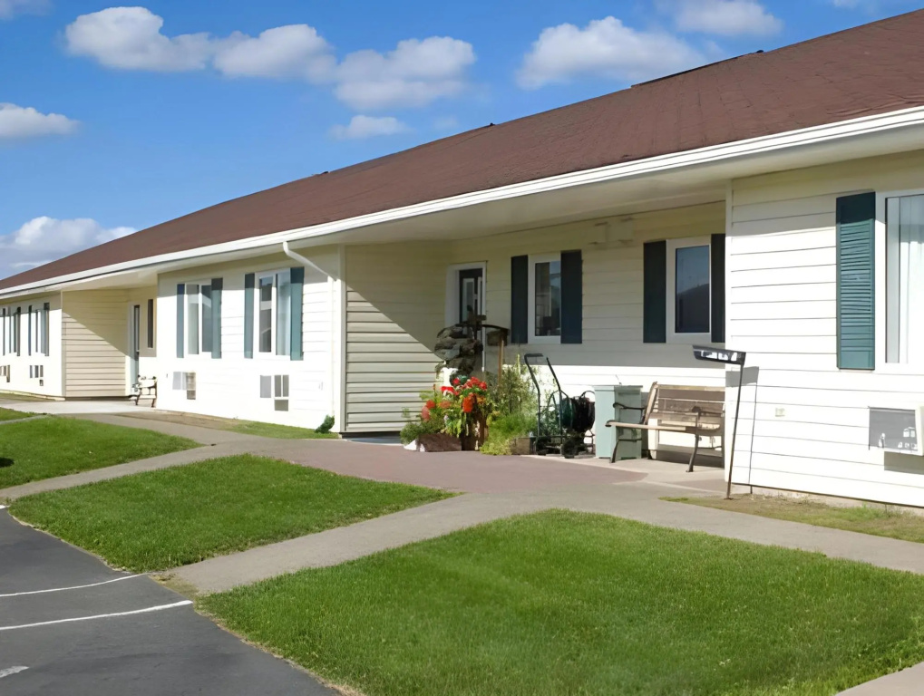 Claymore Inn & Suites