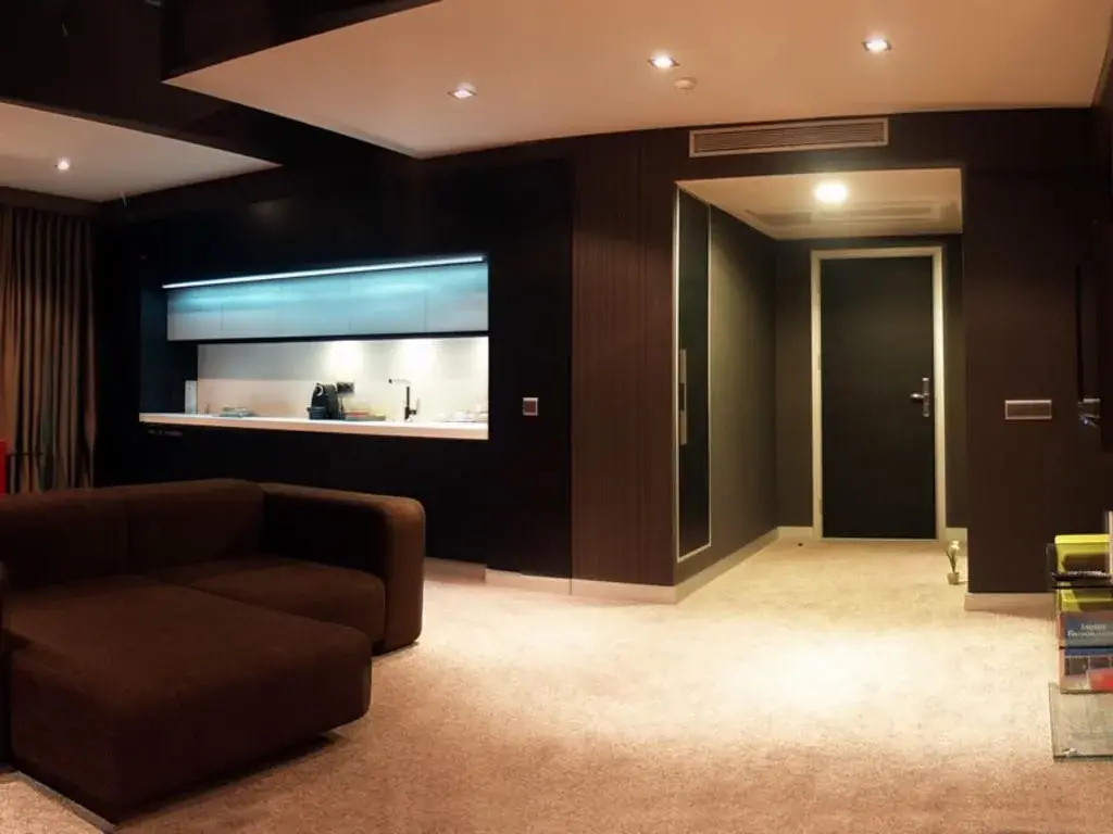 Lobby & Reception