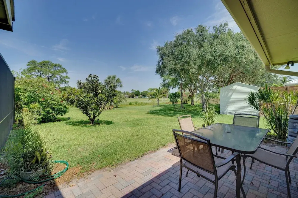 Lakewood Park Retreat on Fairway - 4 Mi to Beach!