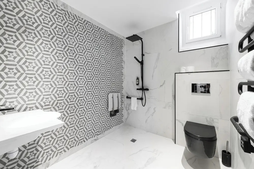 Madrigal hotel 113