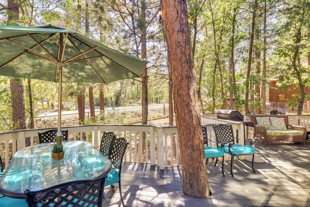 Deck + Game Room: Lakeside 'blue Jay Chalet' Cabin