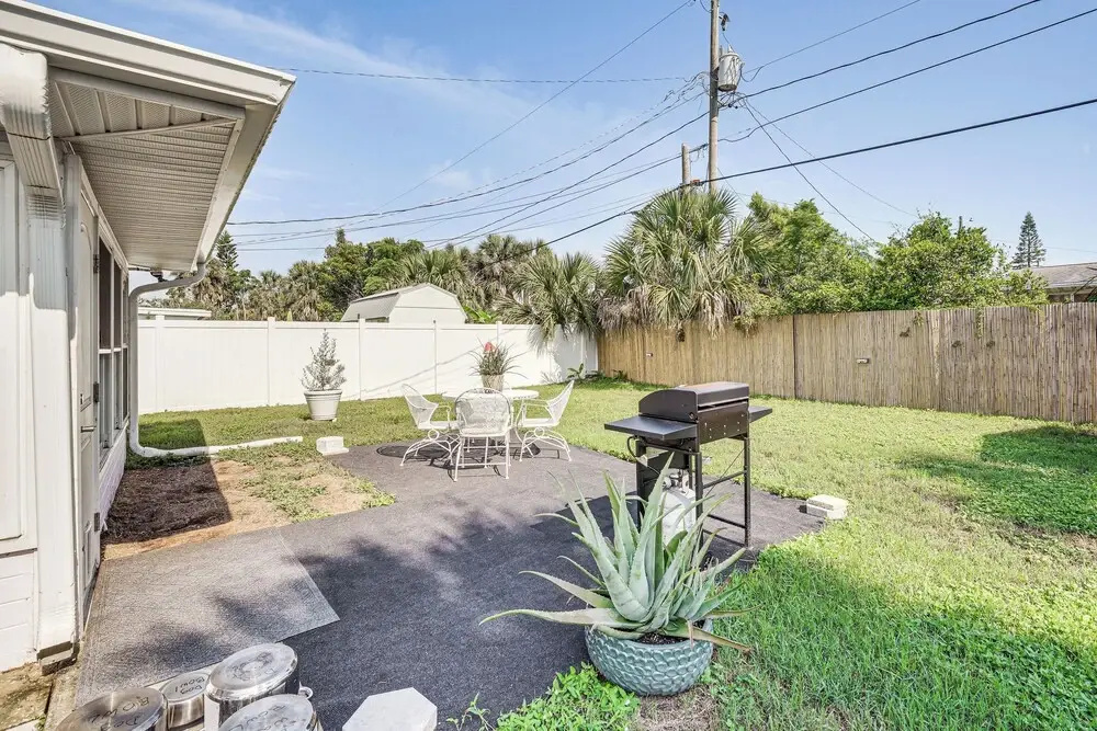 Walk to Ocean: Cozy Home w/ Yard in Ormond Beach!