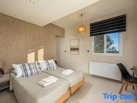 4 Bedrooms Villa