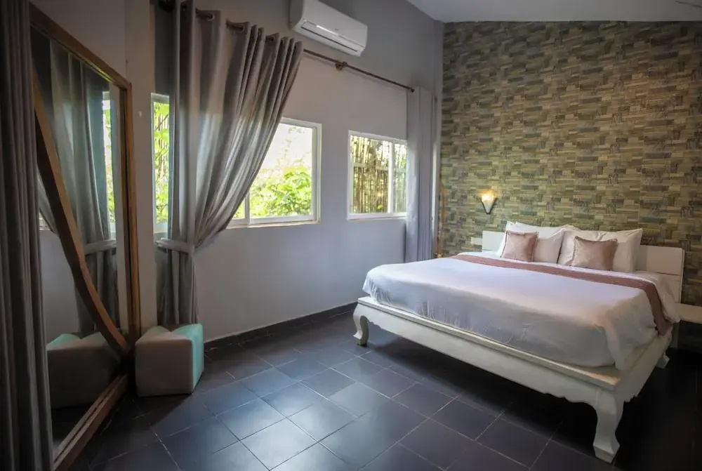 Deluxe Double room with balcony and with garden view (full double bed)