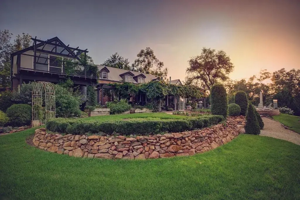 4 Bedrooms Cottage