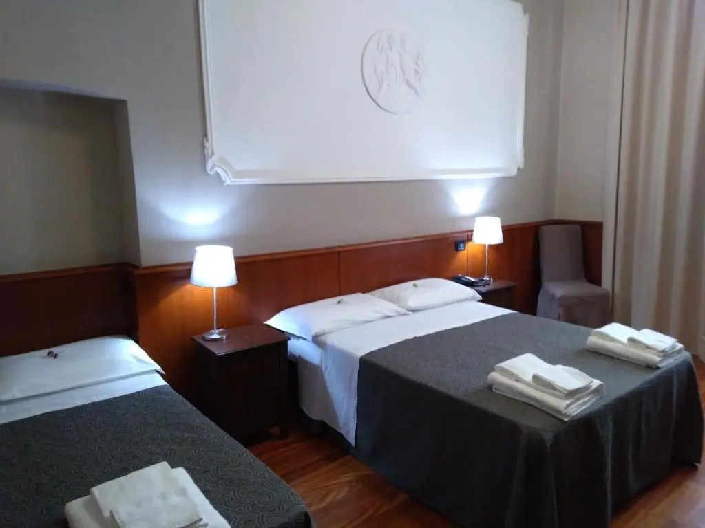 Standard Triple room