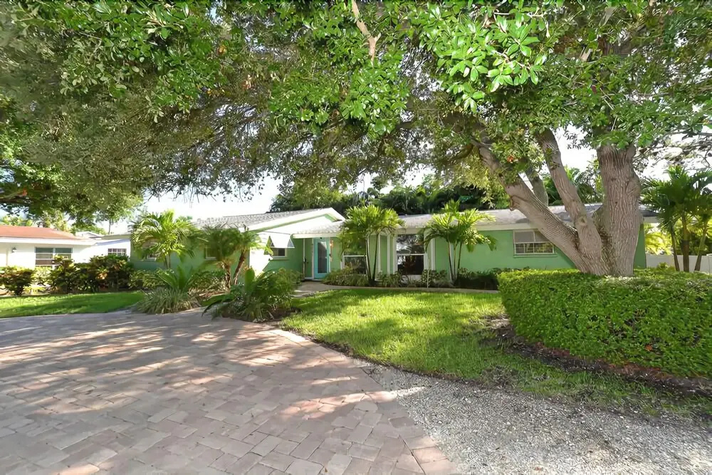 Seagrass Retreat 5 Bedrooms 3 Bathrooms Home