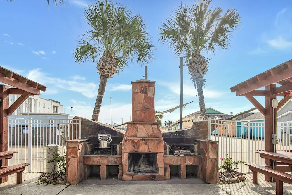 Moore Fun House by Silver Sands Vacation Rentals