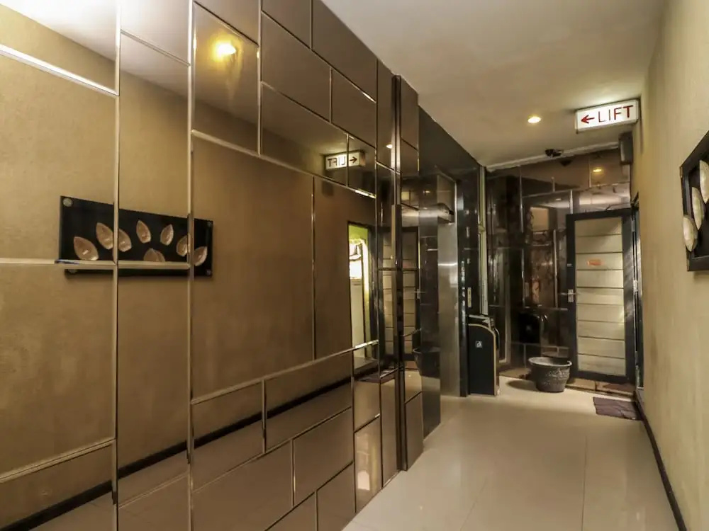 Lobby & Reception