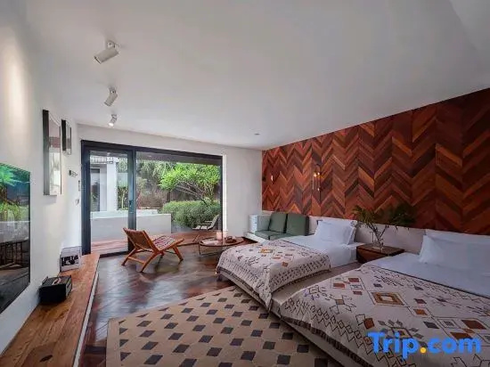 Standard Double room with courtyard view (full double bed)