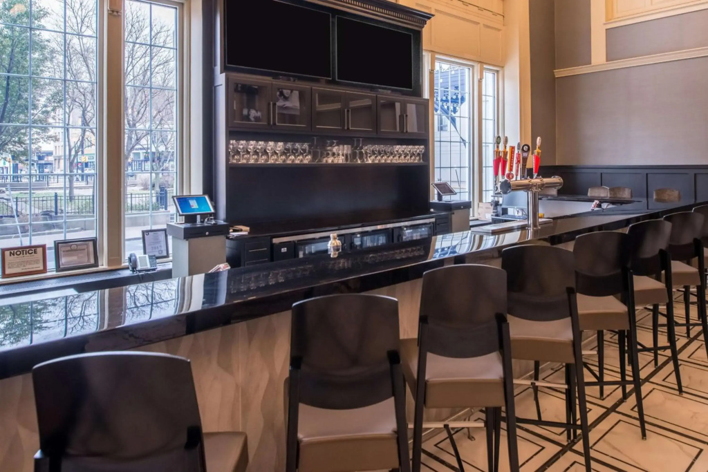 DoubleTree by Hilton Utica - фото 20