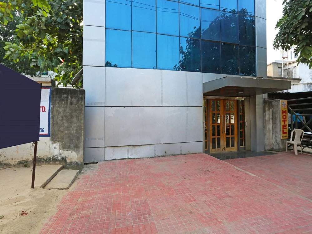 OYO 10153 Hotel Paradise Convention