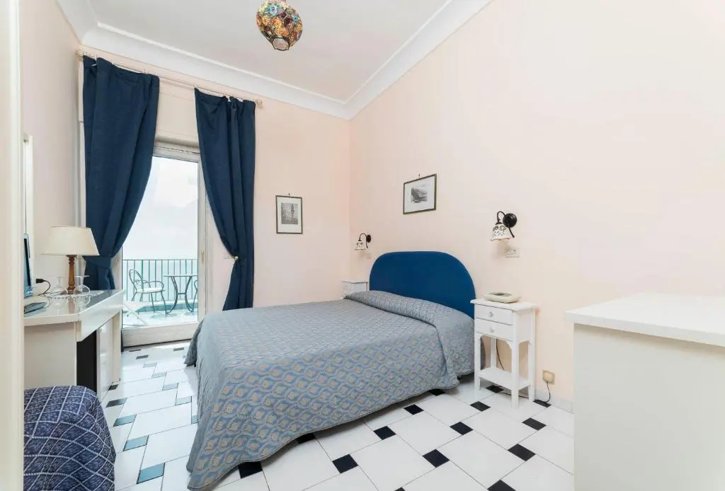Standard Double room with sea view (full double bed)