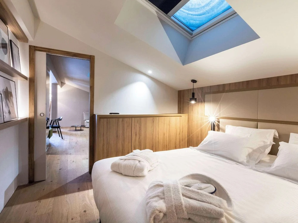 Executive Double Suite with balcony (full double bed)