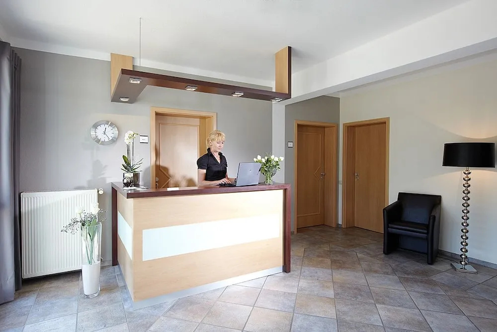 Lobby & Reception