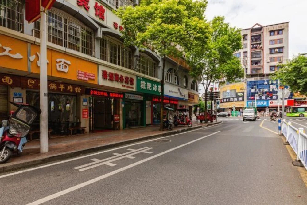 Qinhuang Business Hotel