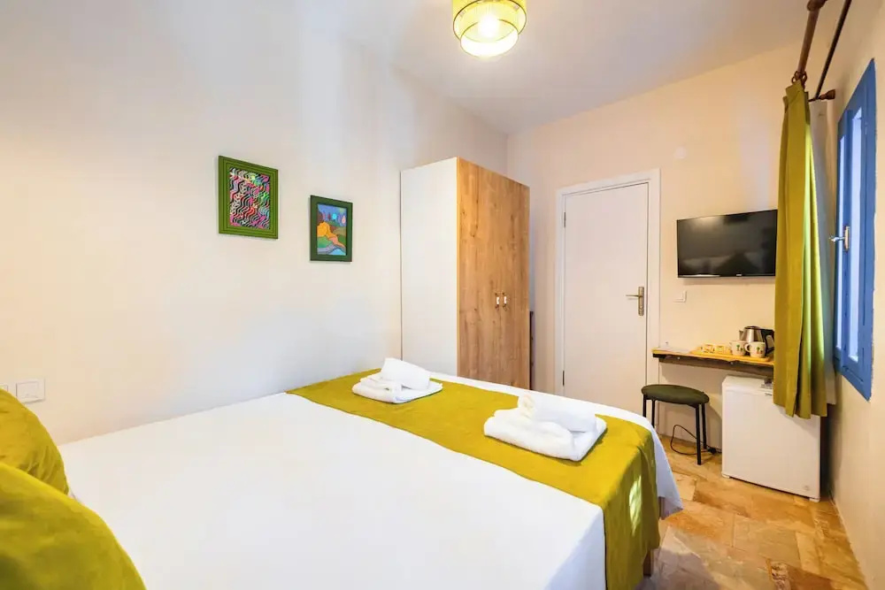 Economy room