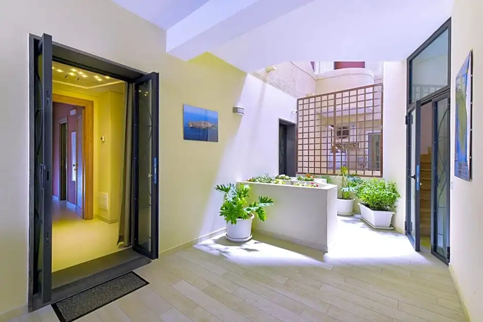 Lobby & Reception