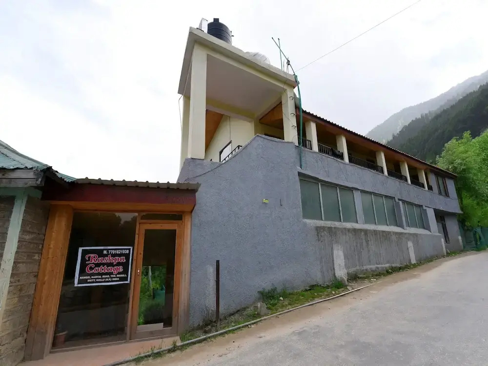 OYO 14741 Home Pleasant Studio at Kanyal Road