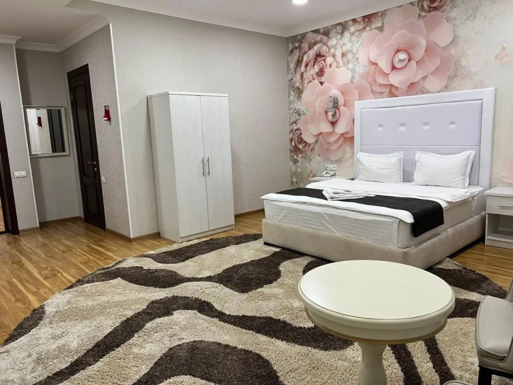 Queens 2 Hotel — 4