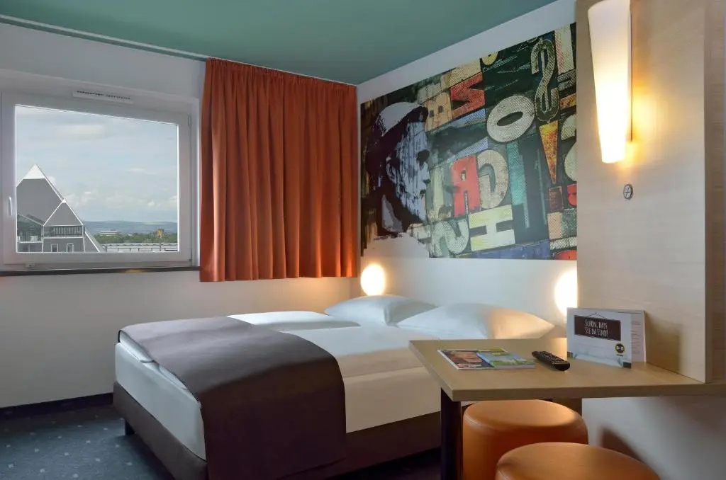 Double room (full double bed)