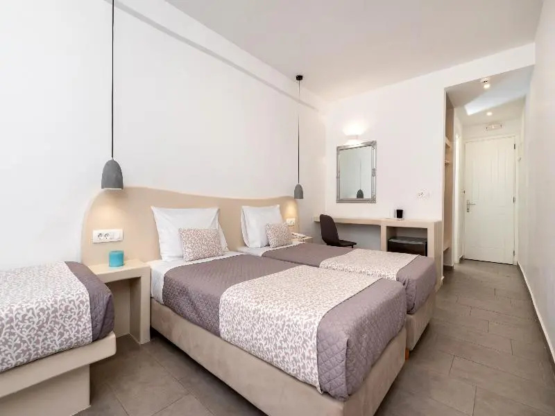 Standard Triple room with balcony