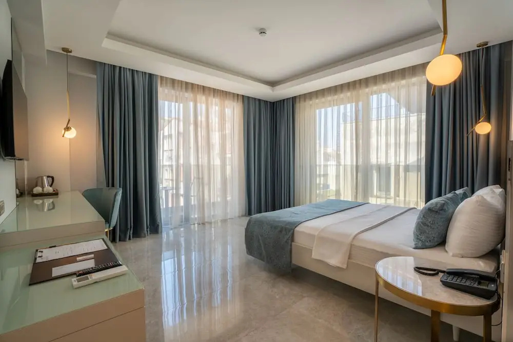 Deluxe Double room (full double bed)
