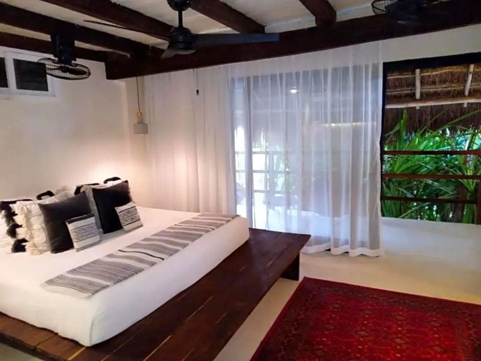 Standard Double room with balcony (full double bed)