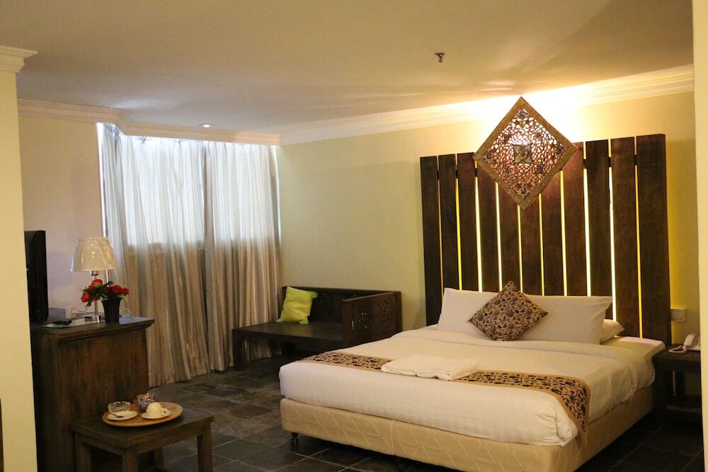 Eagle Bay Hotel