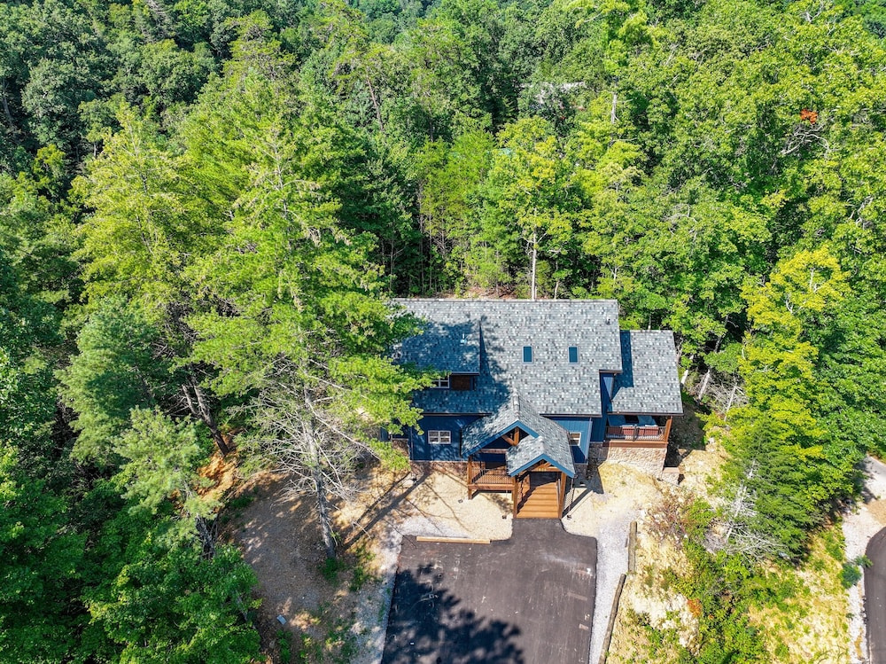 Blue Bird 3 Bedroom Cabin