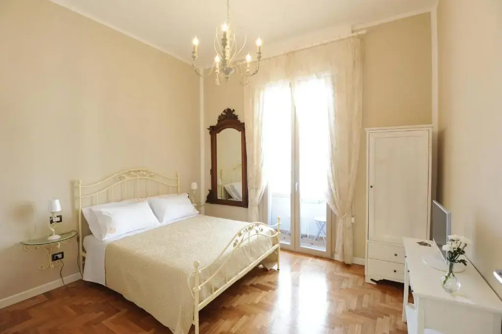 Superior Double room with balcony (full double bed)