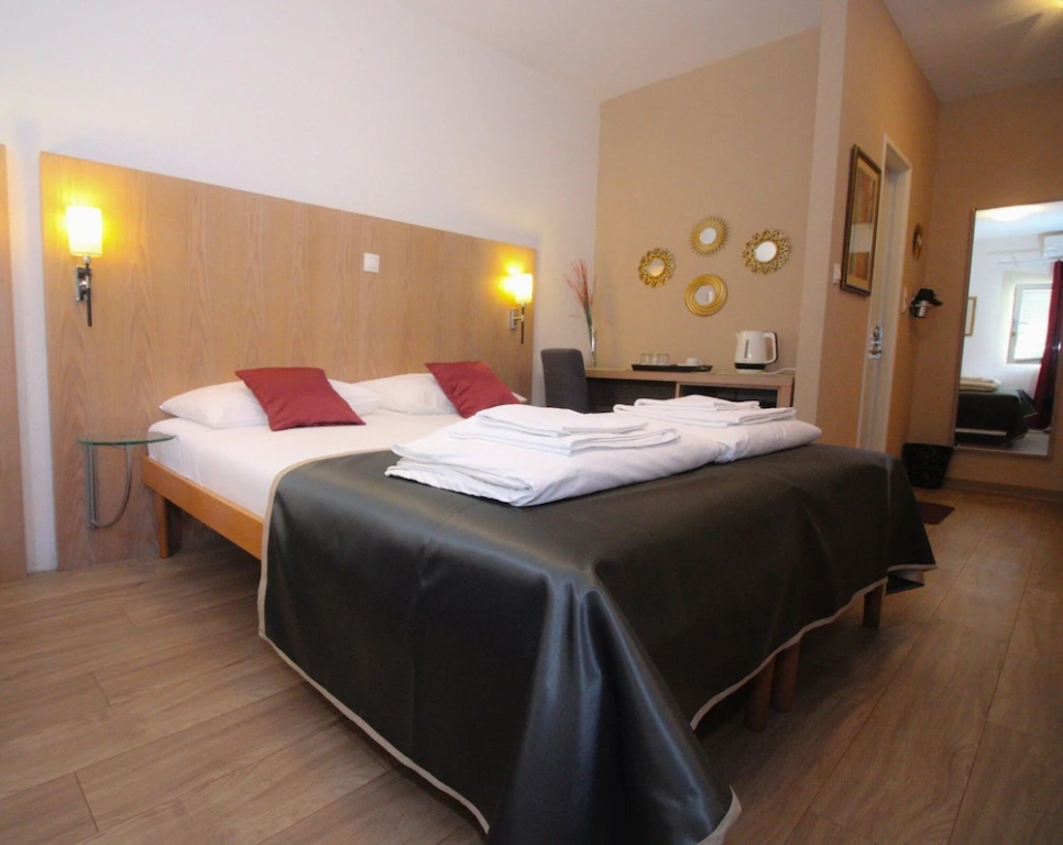 Economy room