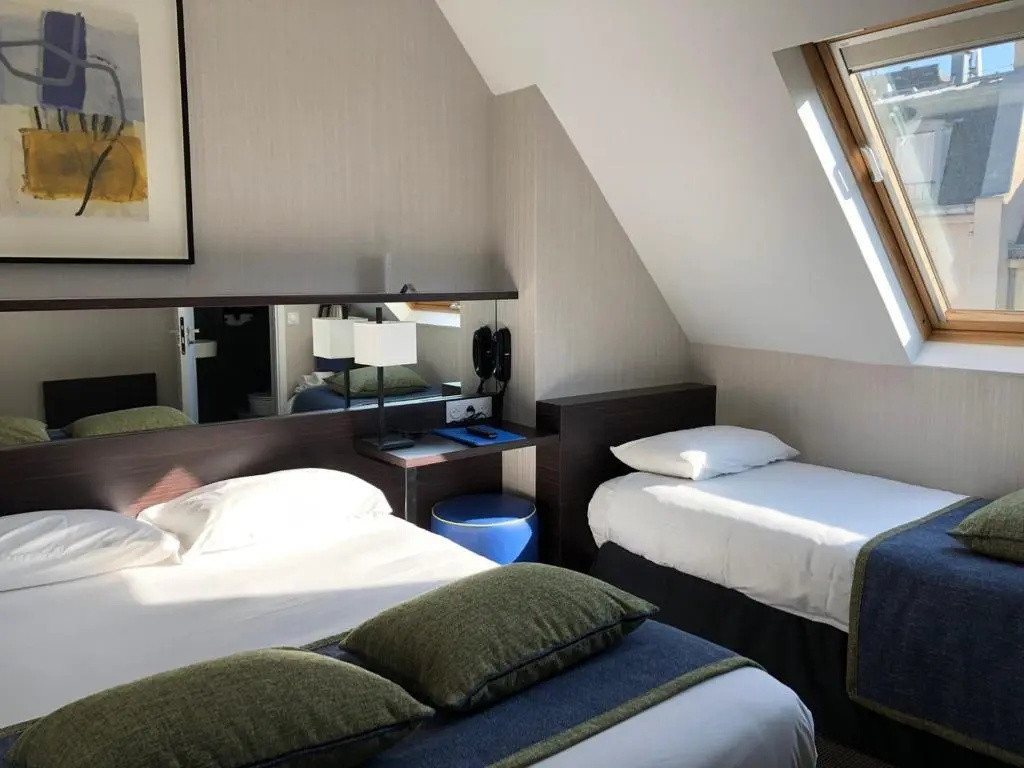 Standard Triple room