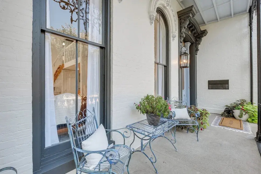 Chic & Historic Apartment ~ 6 Mi to Louisville!