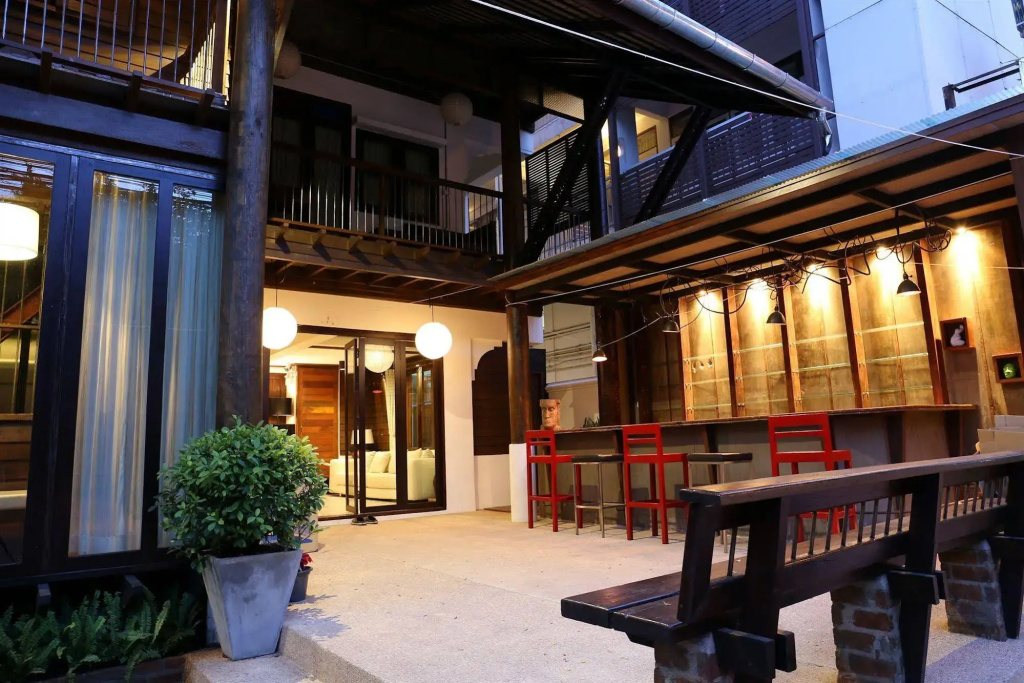 Kampaeng Ngam Hotel - Steps to Night Bazaar & Old City