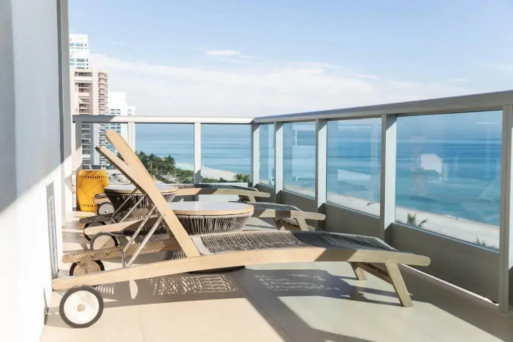 1 Bedroom Deluxe Apartment with balcony and oceanfront